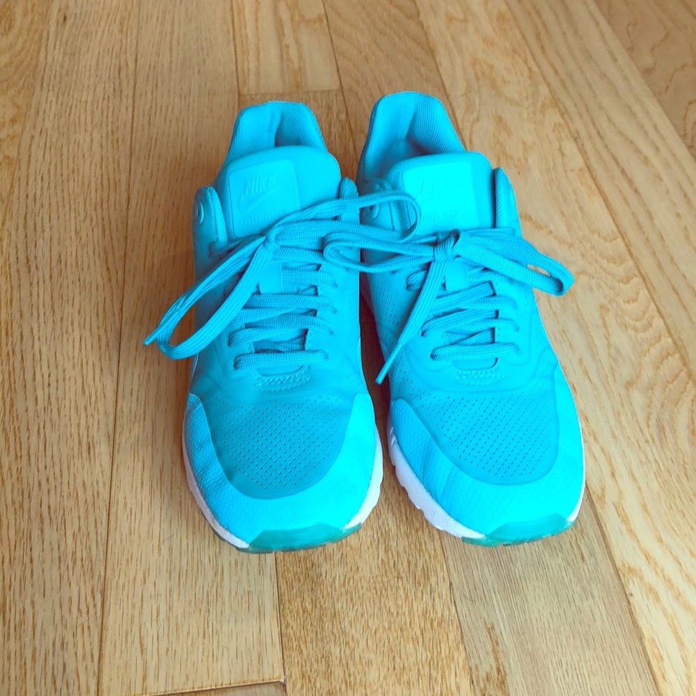 Teal Nike Airmax